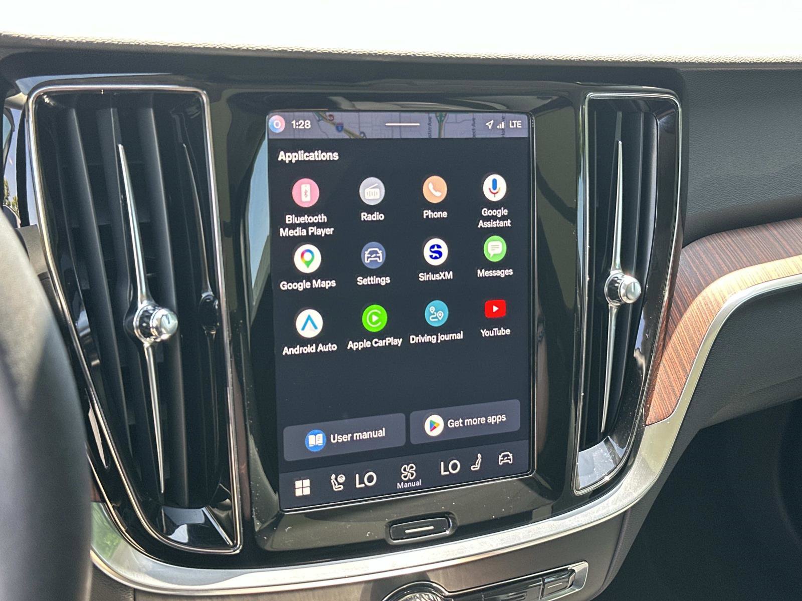 Used 2025 Volvo V60 B5 Cross Country Plus AWD/4WD image 11