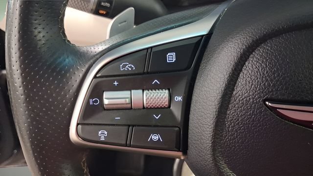 Used 2025 Genesis G70 2.5T AWD/4WD image 31