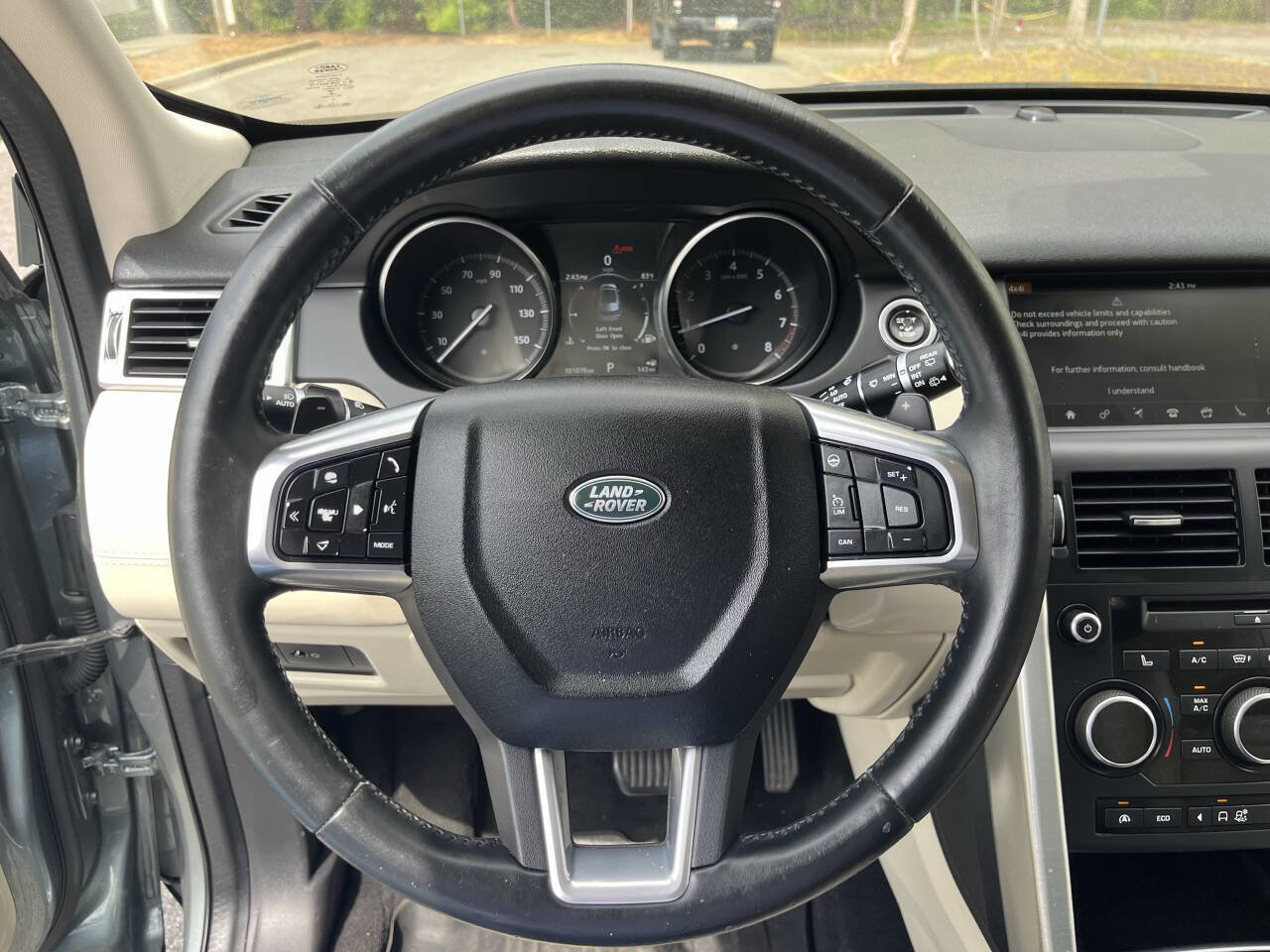 Used 2017 Land Rover Discovery Sport HSE Luxury image 19
