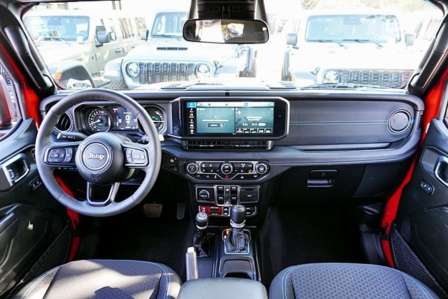 Certified 2025 Jeep Wrangler Unlimited Rubicon 4xe w/ Convenience Group AWD/4WD image 30