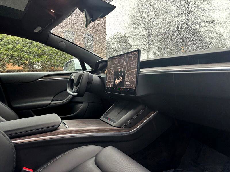 Used 2022 Tesla Model S AWD image 29
