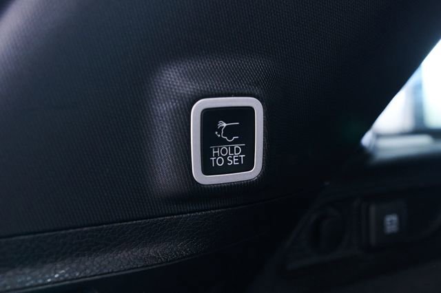 Used 2022 Jeep Grand Cherokee Summit w/ Luxury Tech Group V image 29