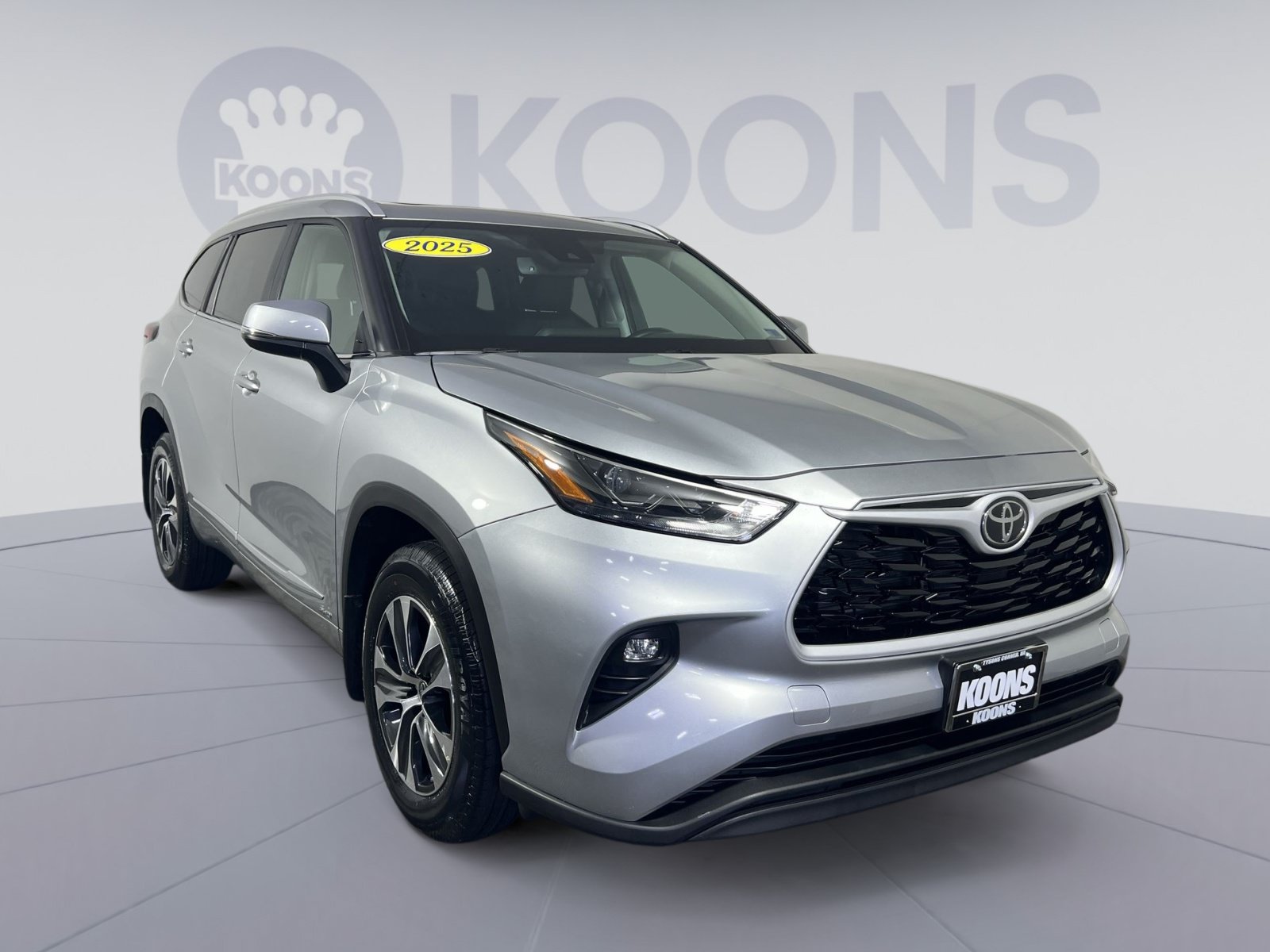 Used 2025 Toyota Highlander XLE AWD/4WD image 10