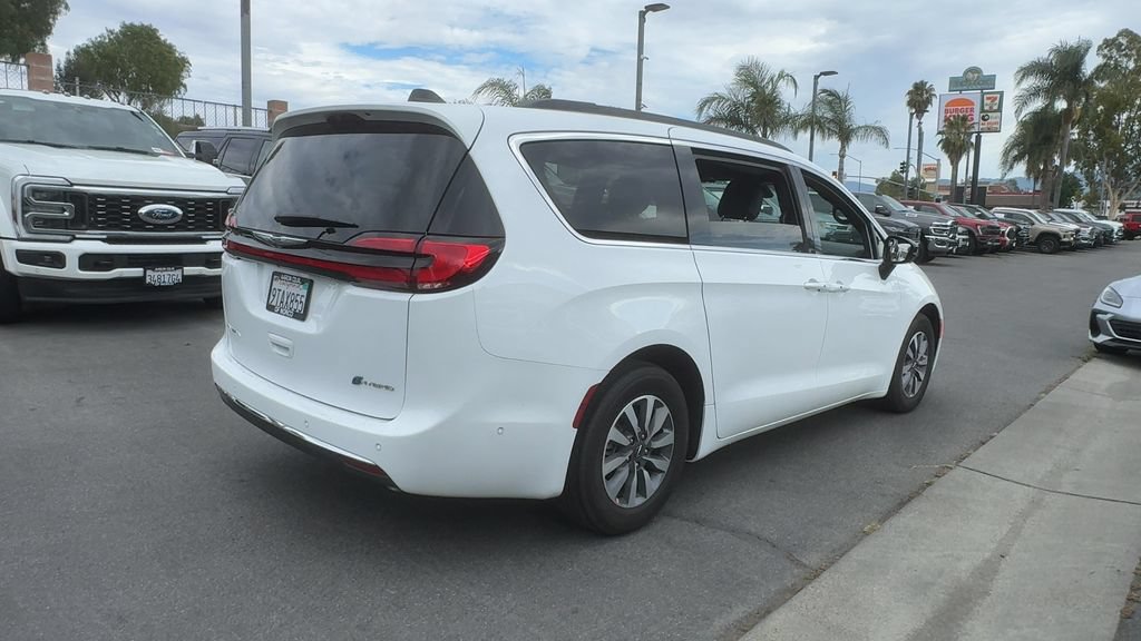 Used 2025 Chrysler Pacifica Select FWD image 6