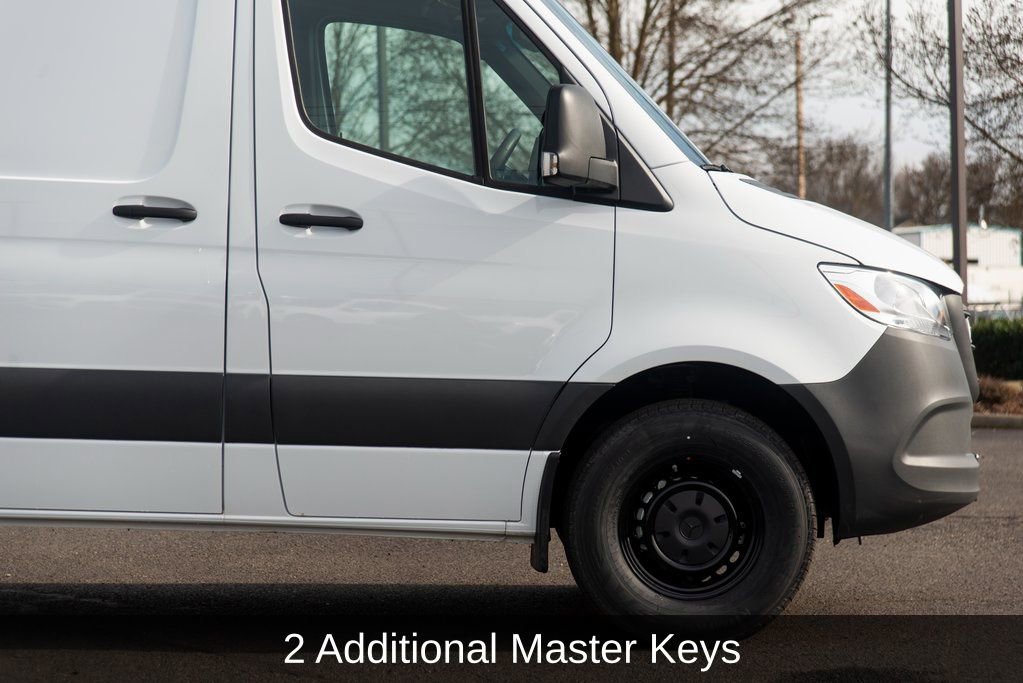 Used 2025 Mercedes-Benz Sprinter 2500 image 9