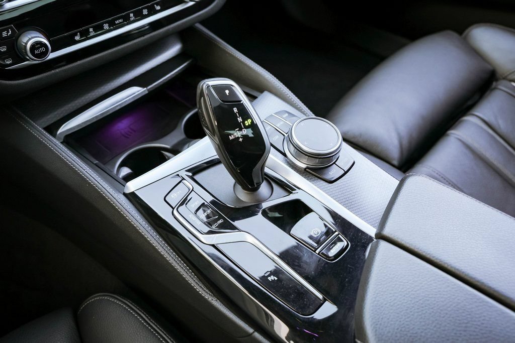 Used 2022 BMW M550i xDrive AWD/4WD image 10