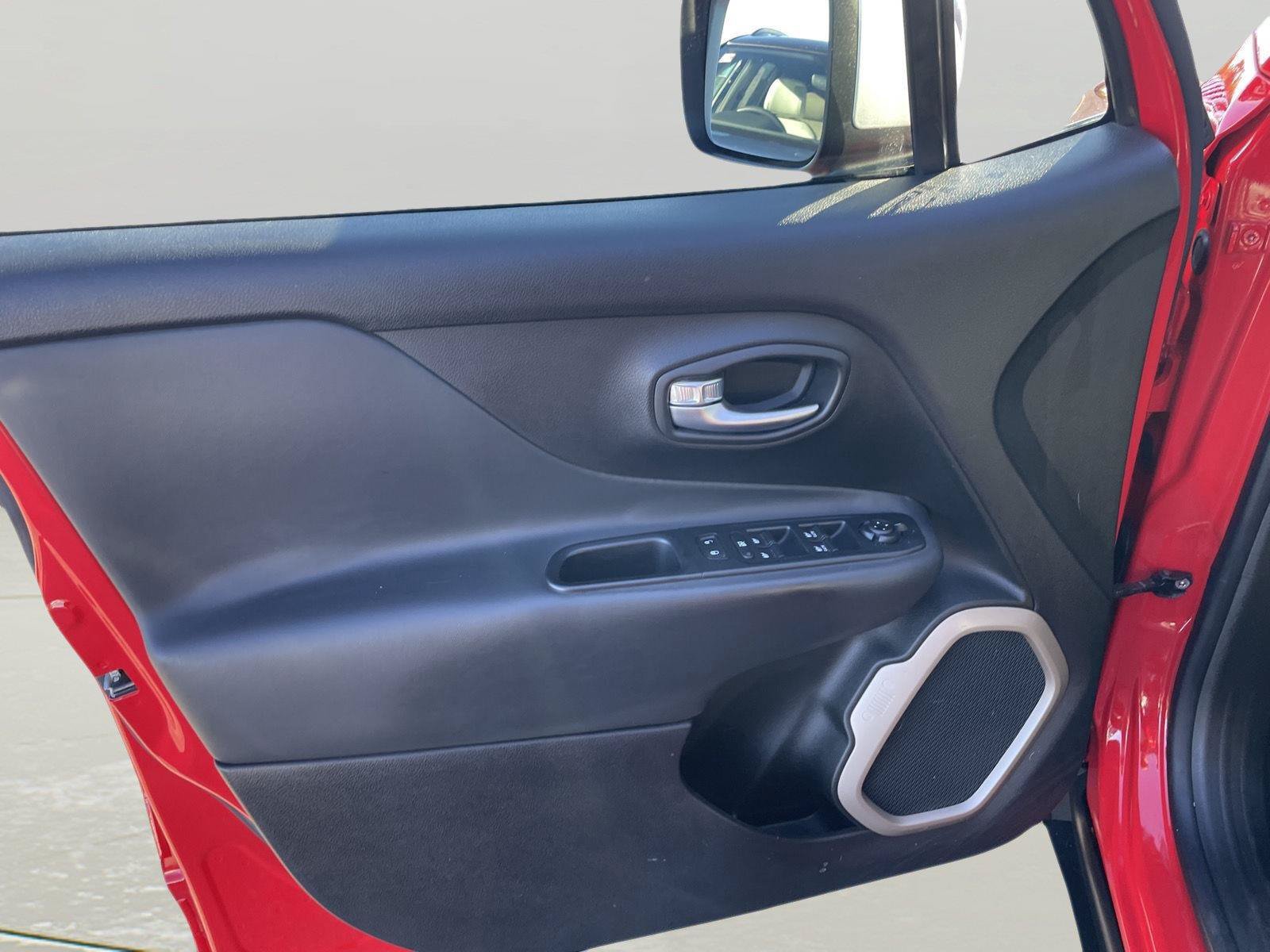 Used 2015 Jeep Renegade Limited AWD/4WD image 25