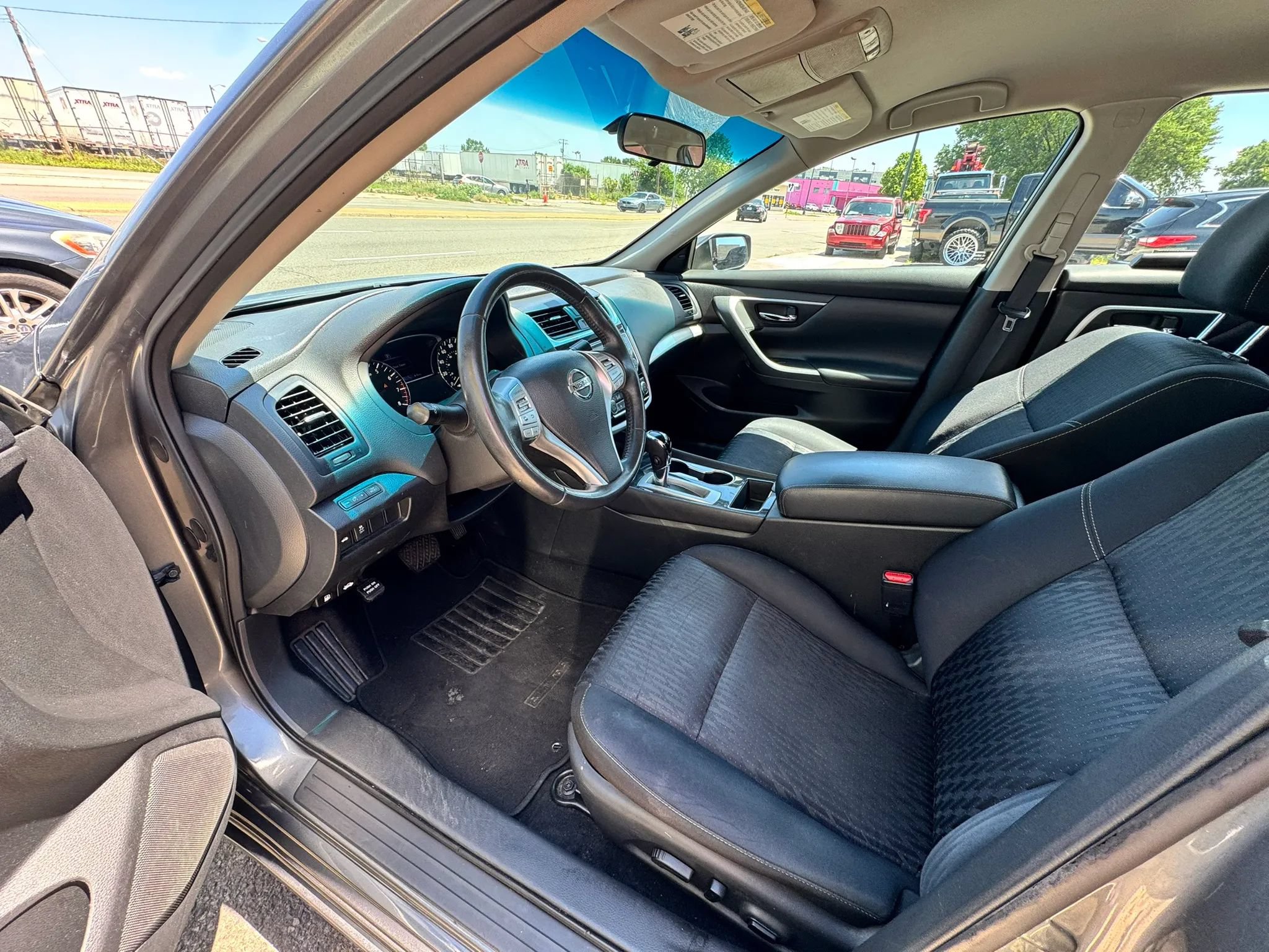 Used 2018 Nissan Altima 2.5 SV FWD image 12