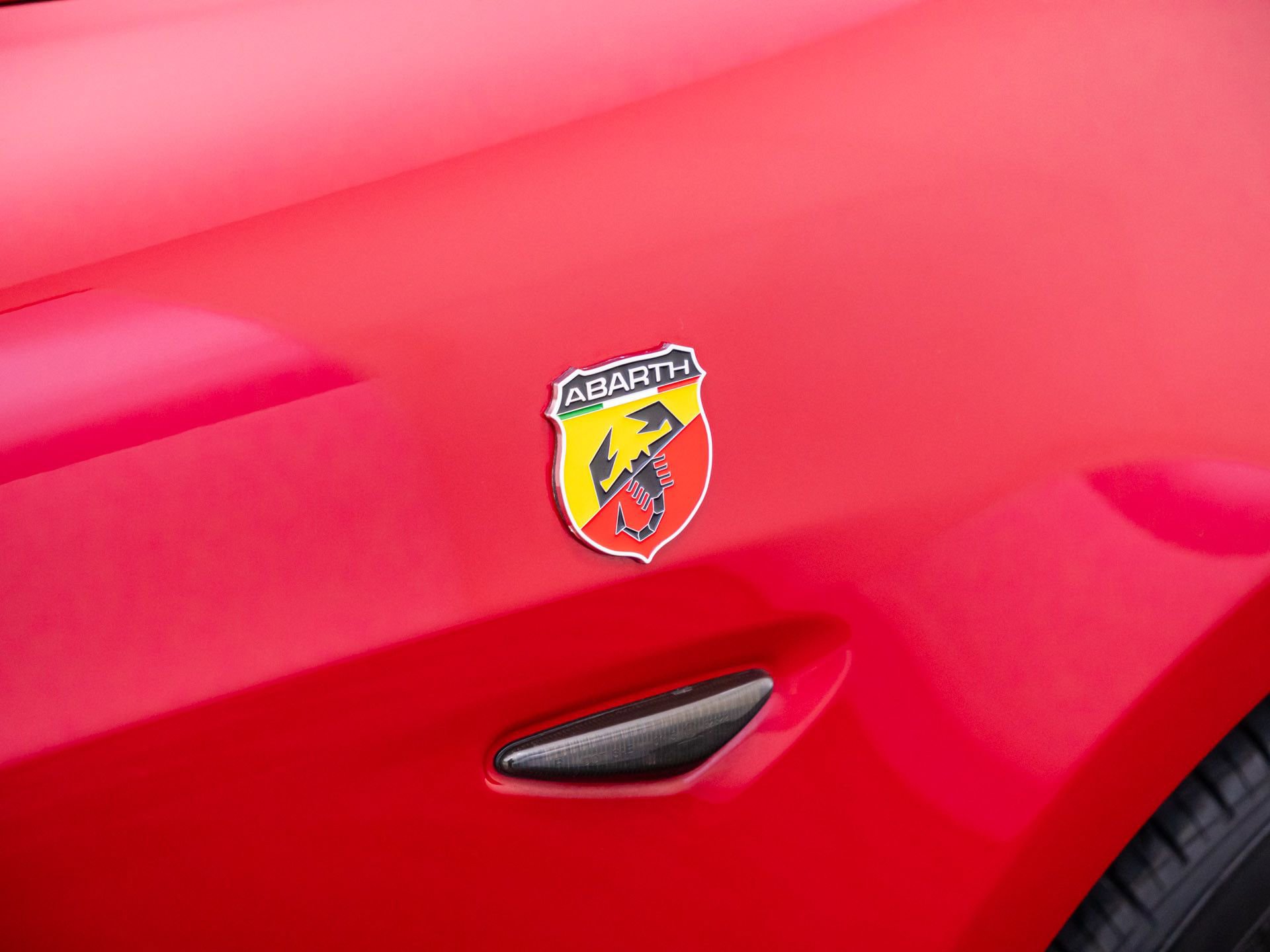 Used 2018 FIAT 124 Spider Abarth w/ Convenience Group RWD image 44