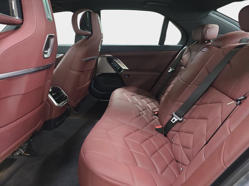 Used 2026 BMW 740i RWD image 14