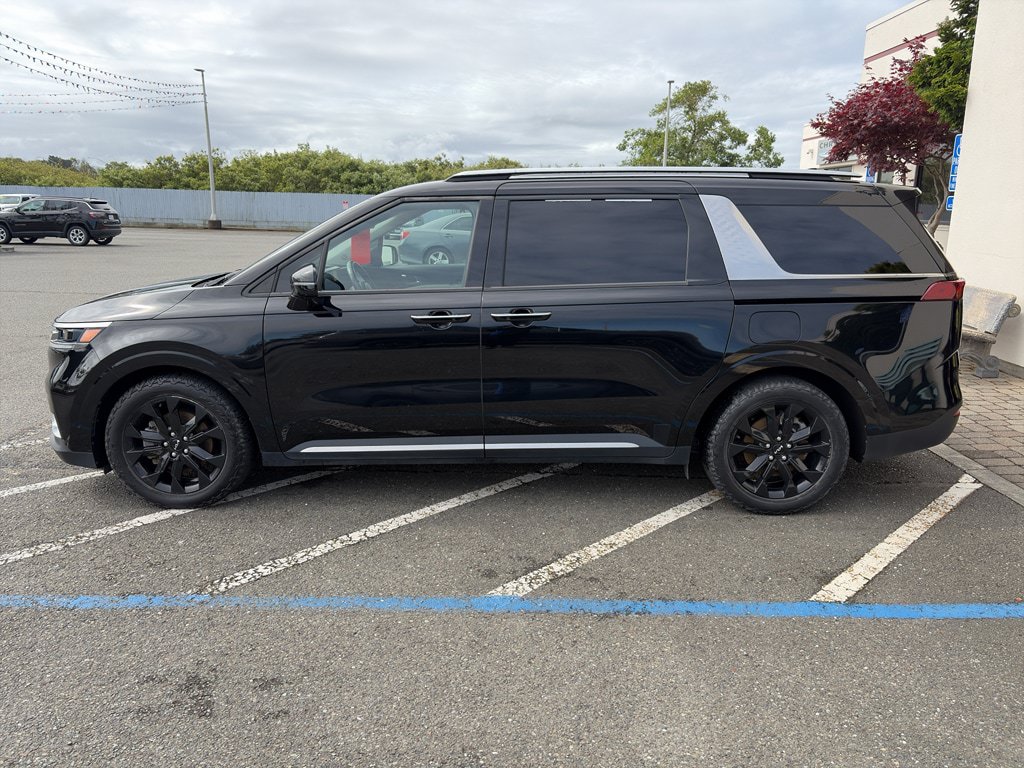 Used 2023 Kia Carnival SX FWD image 3