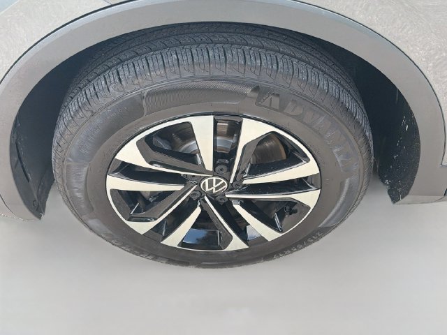 Used 2023 Volkswagen Tiguan S FWD image 40