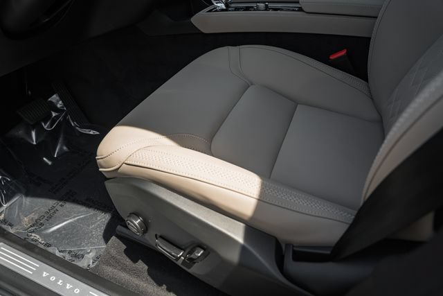 New 2026 Volvo XC90 B6 Plus w/ Protection Package Premier AWD/4WD image 37