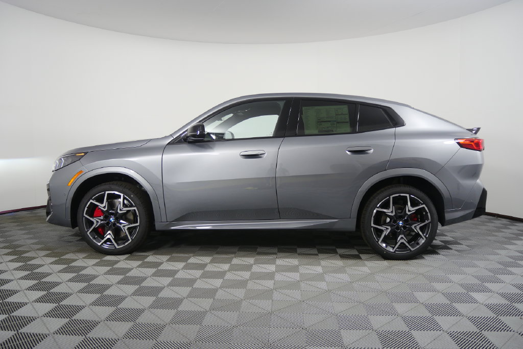 Used 2026 BMW X2 xDrive28i w/ Technology Package AWD/4WD image 2