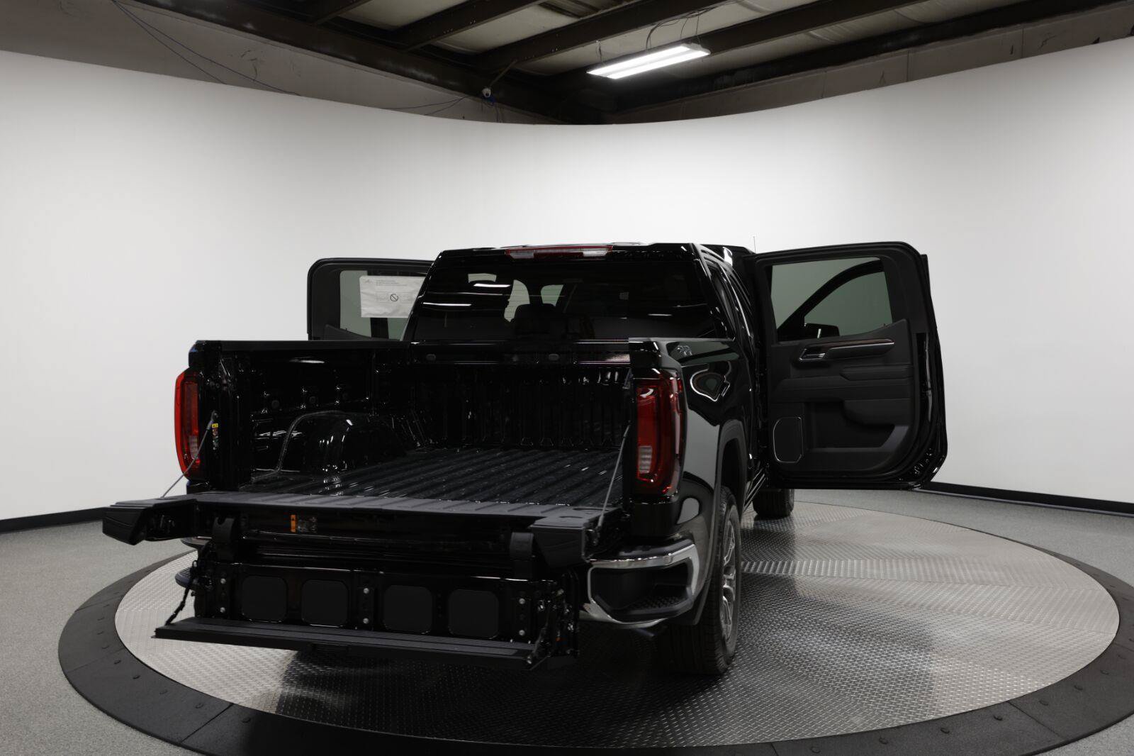 New 2026 GMC Sierra 1500 SLT AWD/4WD image 11