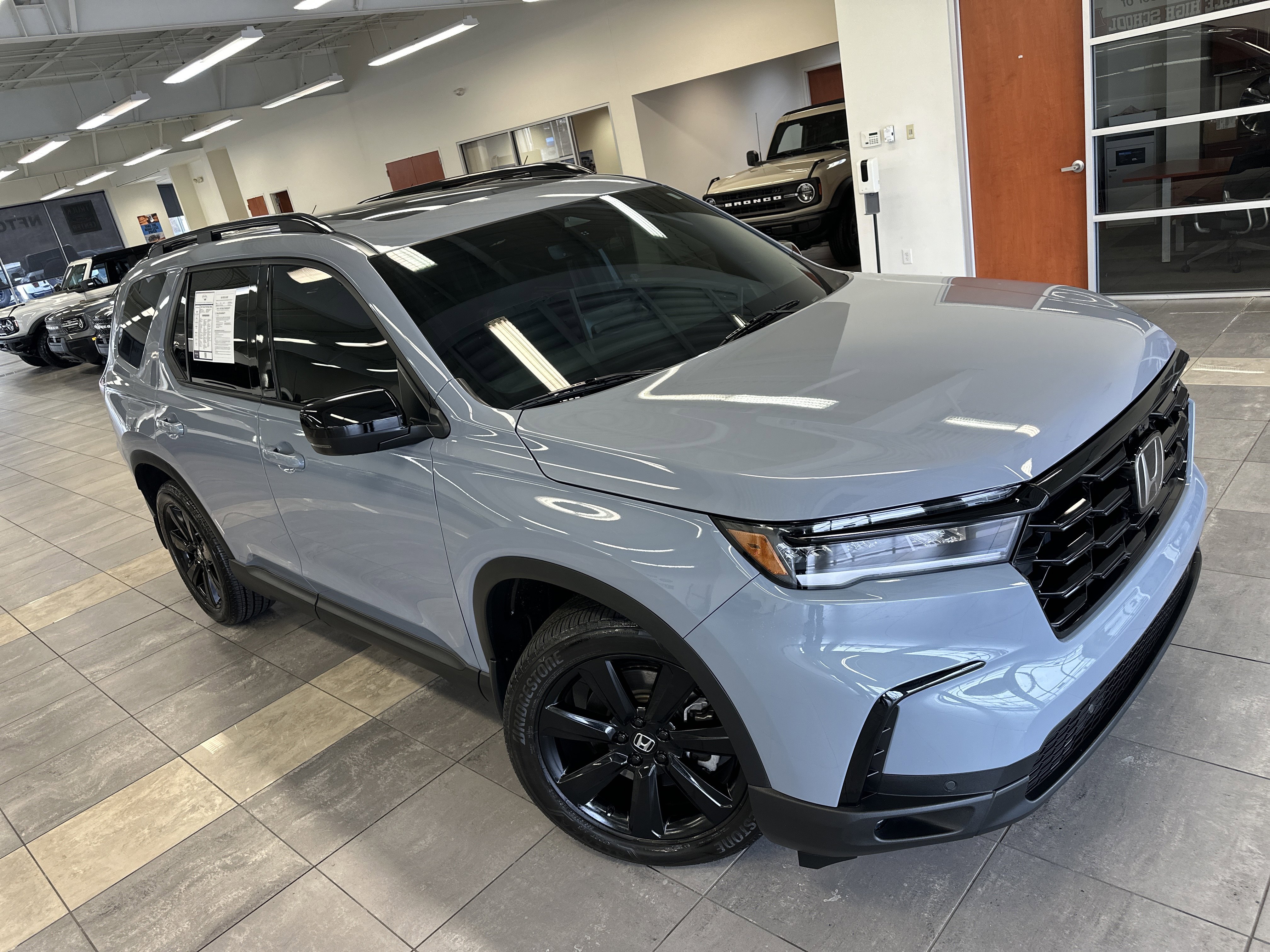 Used 2025 Honda Pilot Black Edition image 12