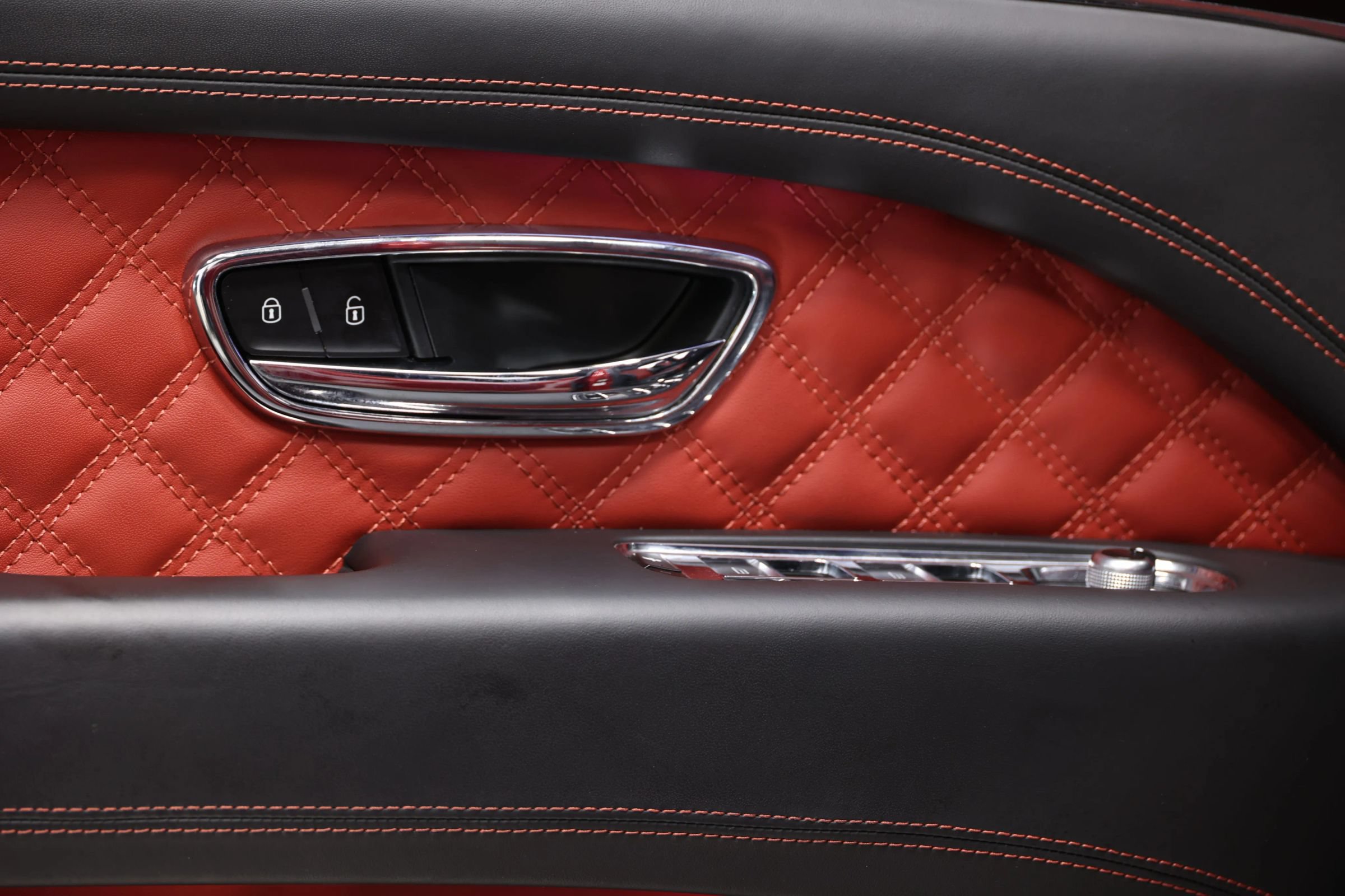 Used 2022 Bentley Bentayga AWD/4WD image 11