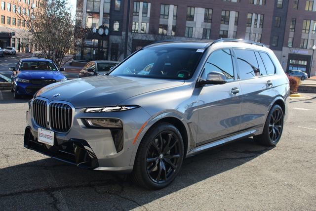 Used 2025 BMW X7 xDrive40i w/ M Sport Package image 4