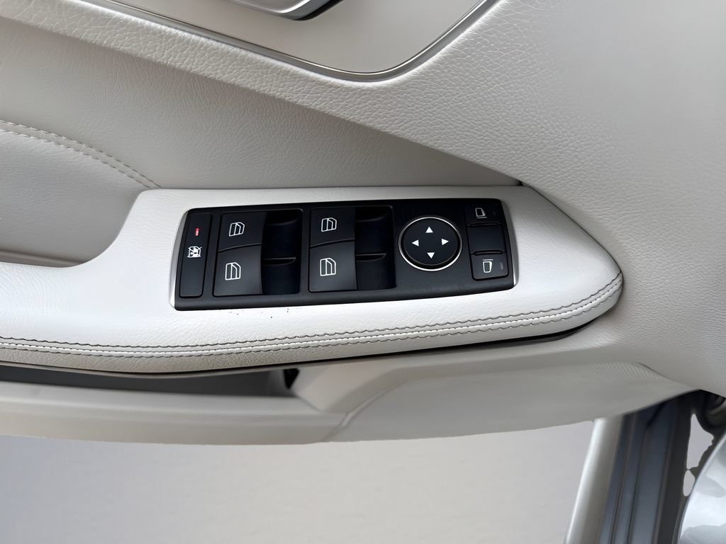 Used 2014 Mercedes-Benz E 250 BlueTEC Sedan image 30