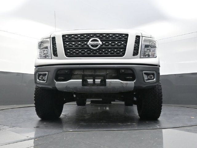 Used 2018 Nissan Titan PRO-4X w/ Pro-4x Convenience Package AWD/4WD image 32