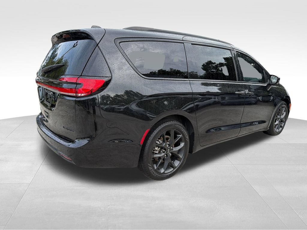 Used 2022 Chrysler Pacifica Limited w/ S Appearance Package FWD image 7