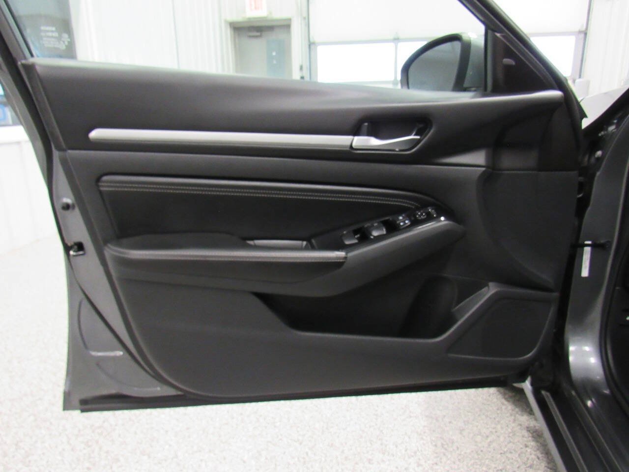 Used 2021 Nissan Altima 2.5 SV FWD image 30