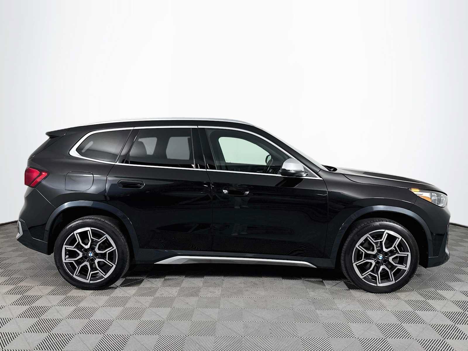 Used 2023 BMW X1 xDrive28i w/ Convenience Package AWD/4WD image 4