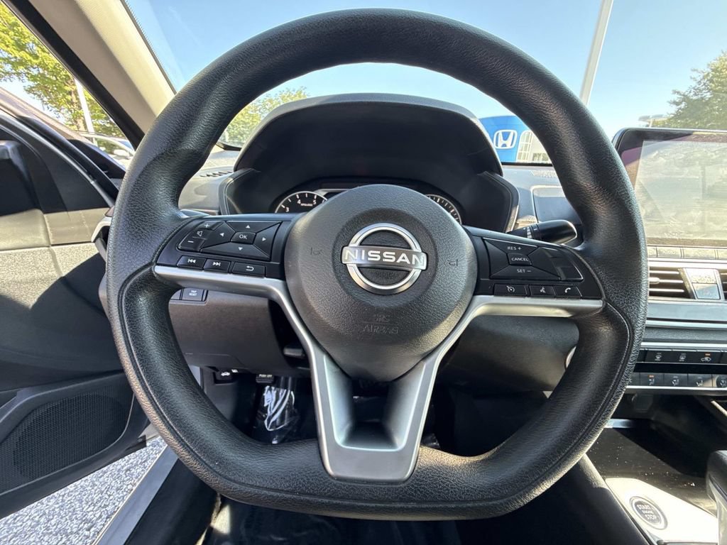 Used 2024 Nissan Altima 2.5 SV FWD image 11
