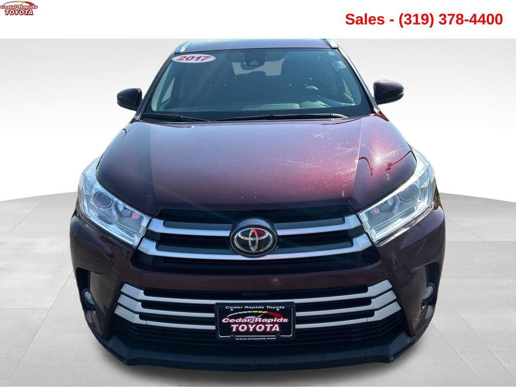Used 2017 Toyota Highlander XLE w/ Carpet Mat Package AWD/4WD image 9