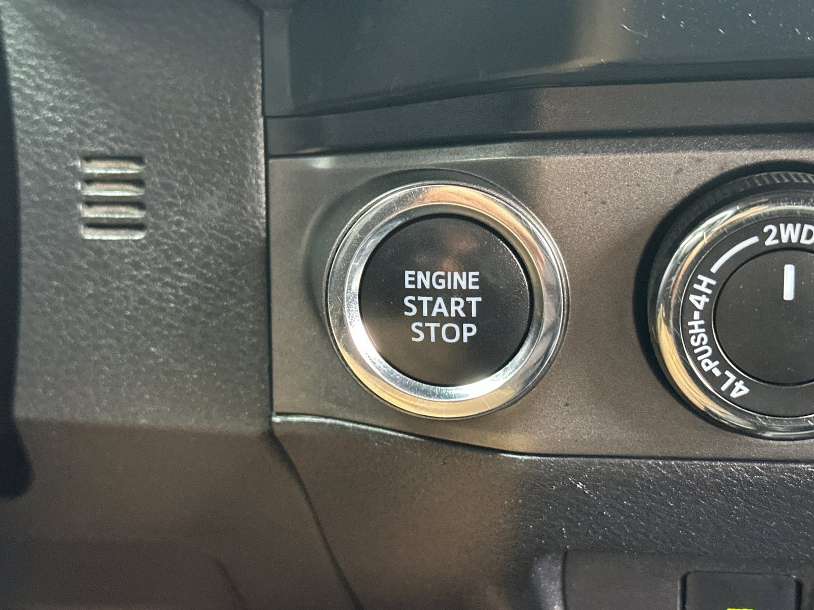 Used 2020 Toyota Tacoma TRD Off-Road image 21