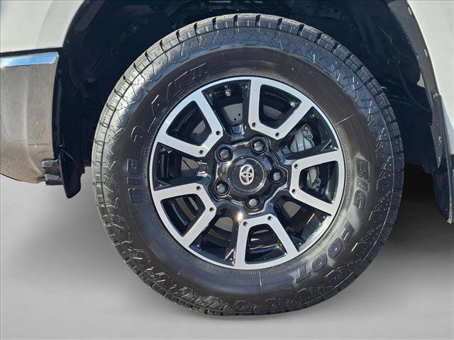 Used 2015 Toyota Tundra SR5 w/ SR5 Upgrade Package AWD/4WD image 28