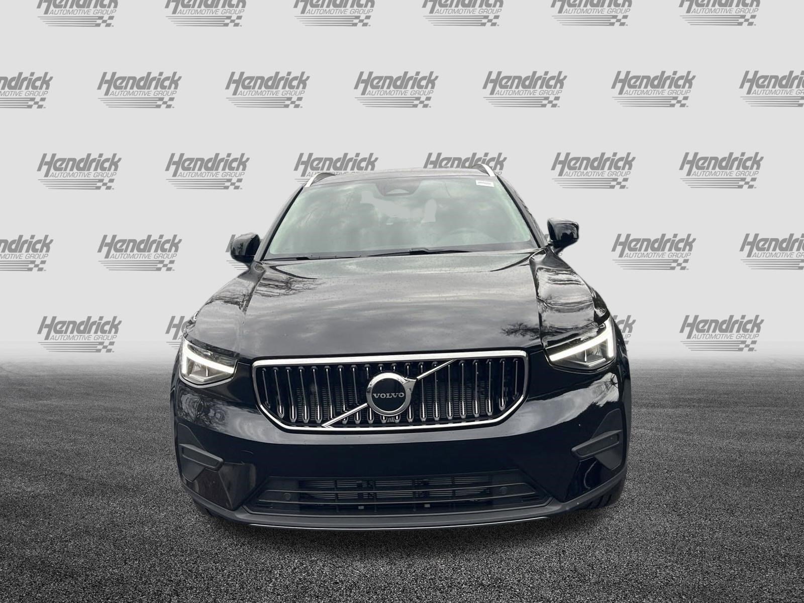 Certified 2025 Volvo XC40 B5 Core w/ Protection Package Premier image 3