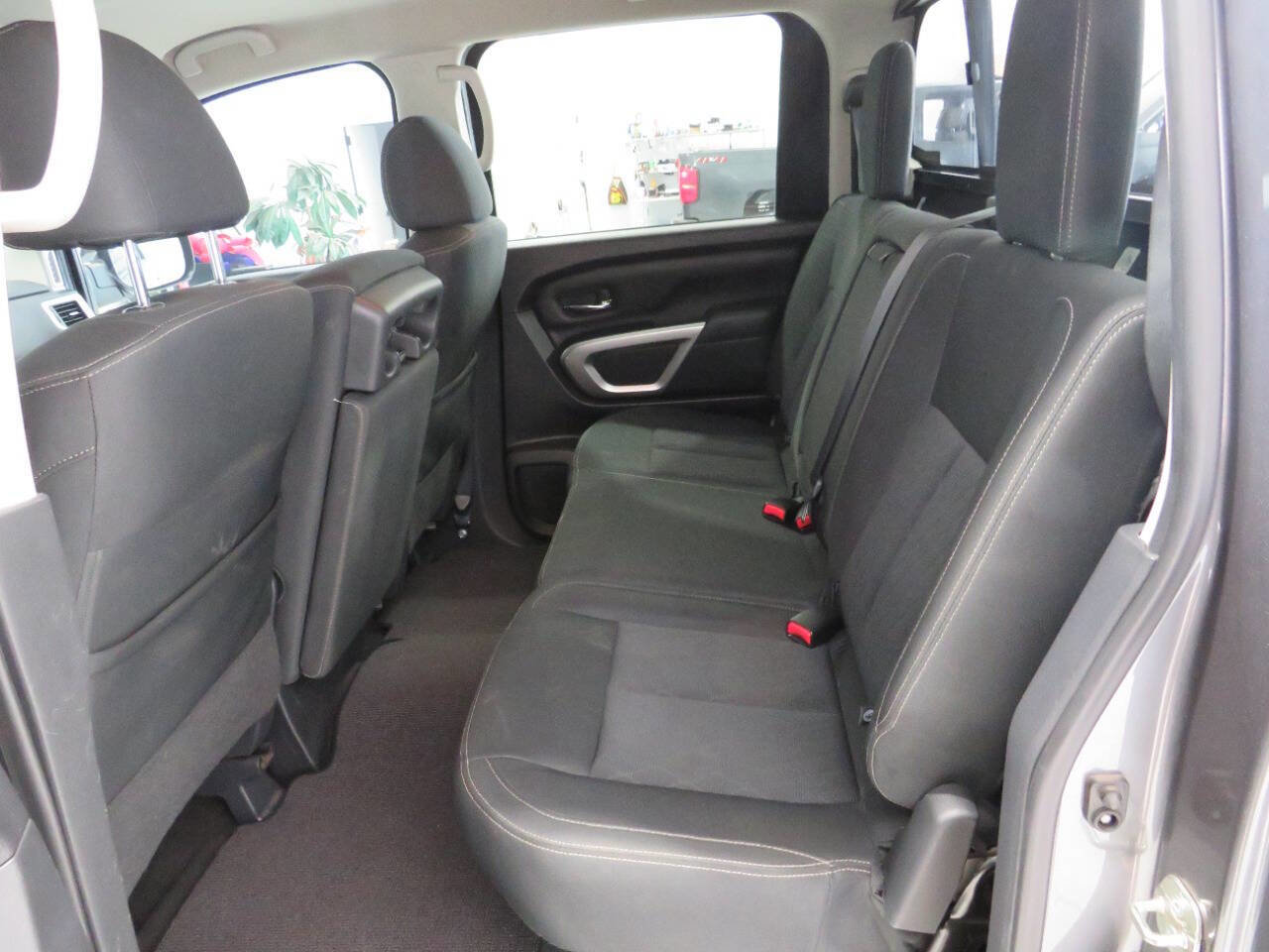 Used 2018 Nissan Titan SV AWD/4WD image 13