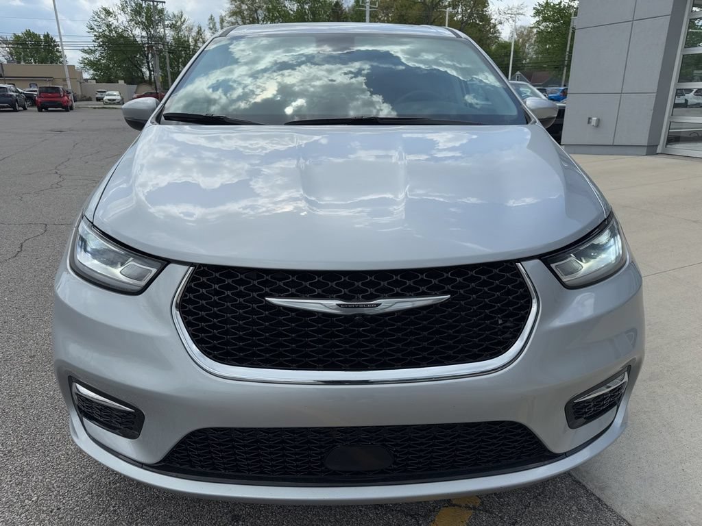 Used 2023 Chrysler Pacifica Touring-L FWD image 13