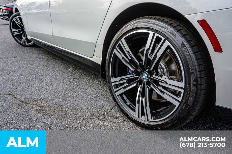 Used 2025 BMW i7 eDrive50 w/ M Sport Package image 17