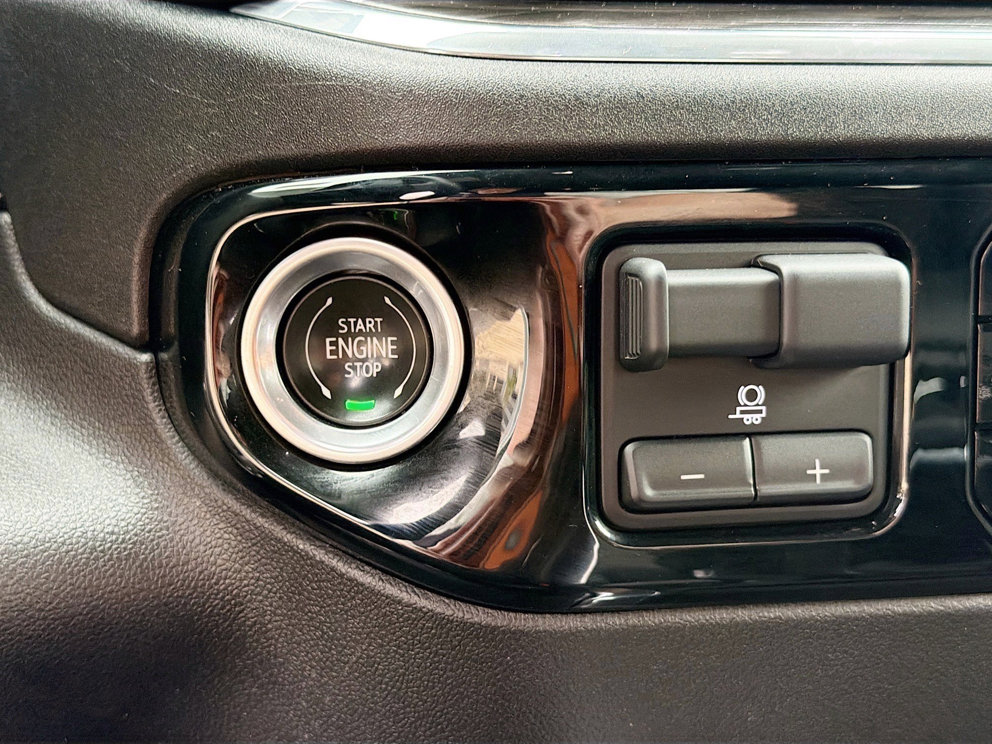 Used 2024 Chevrolet Silverado 1500 LTZ AWD/4WD image 5