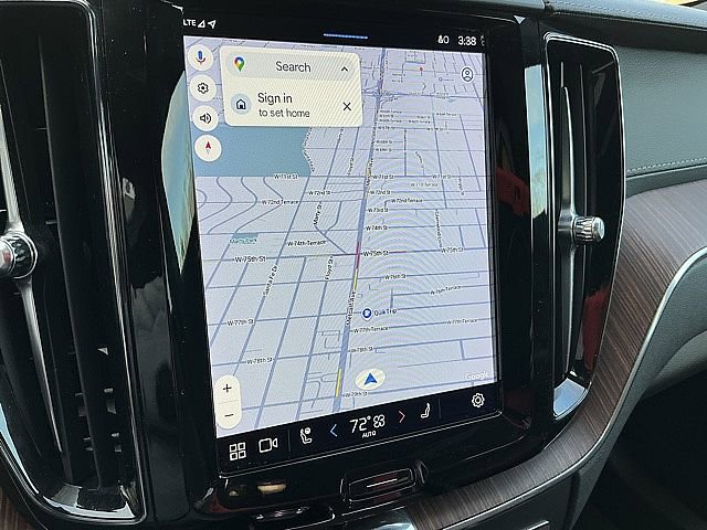 Used 2023 Volvo XC60 B5 Ultimate w/ Climate Package image 25