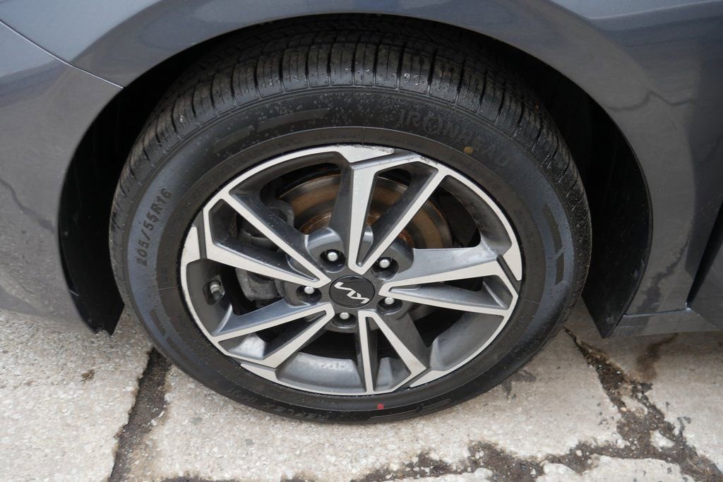 Used 2022 Kia Forte LXS image 29