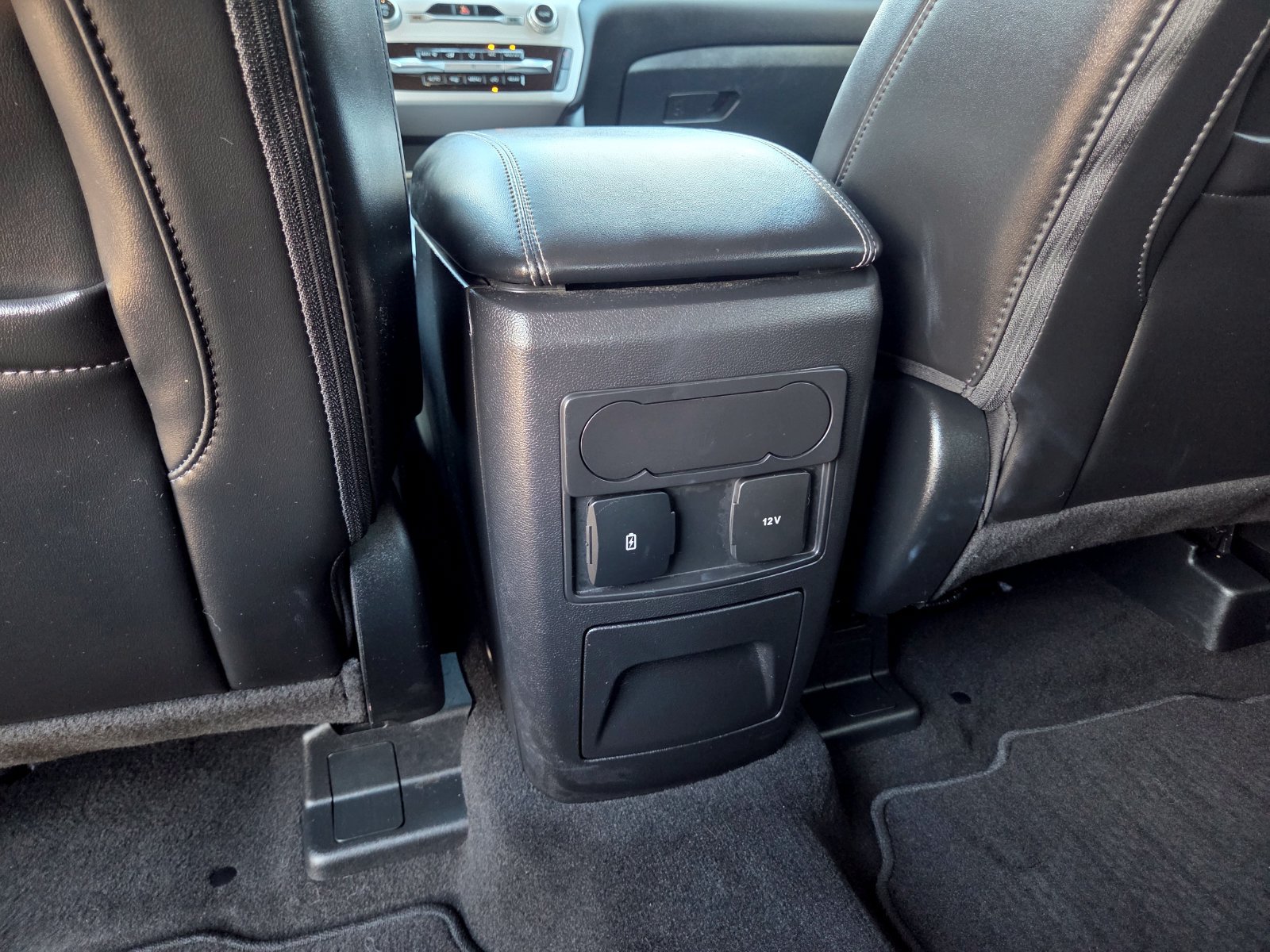 Used 2023 Ford Explorer XLT w/ Equipment Group 202A RWD image 19