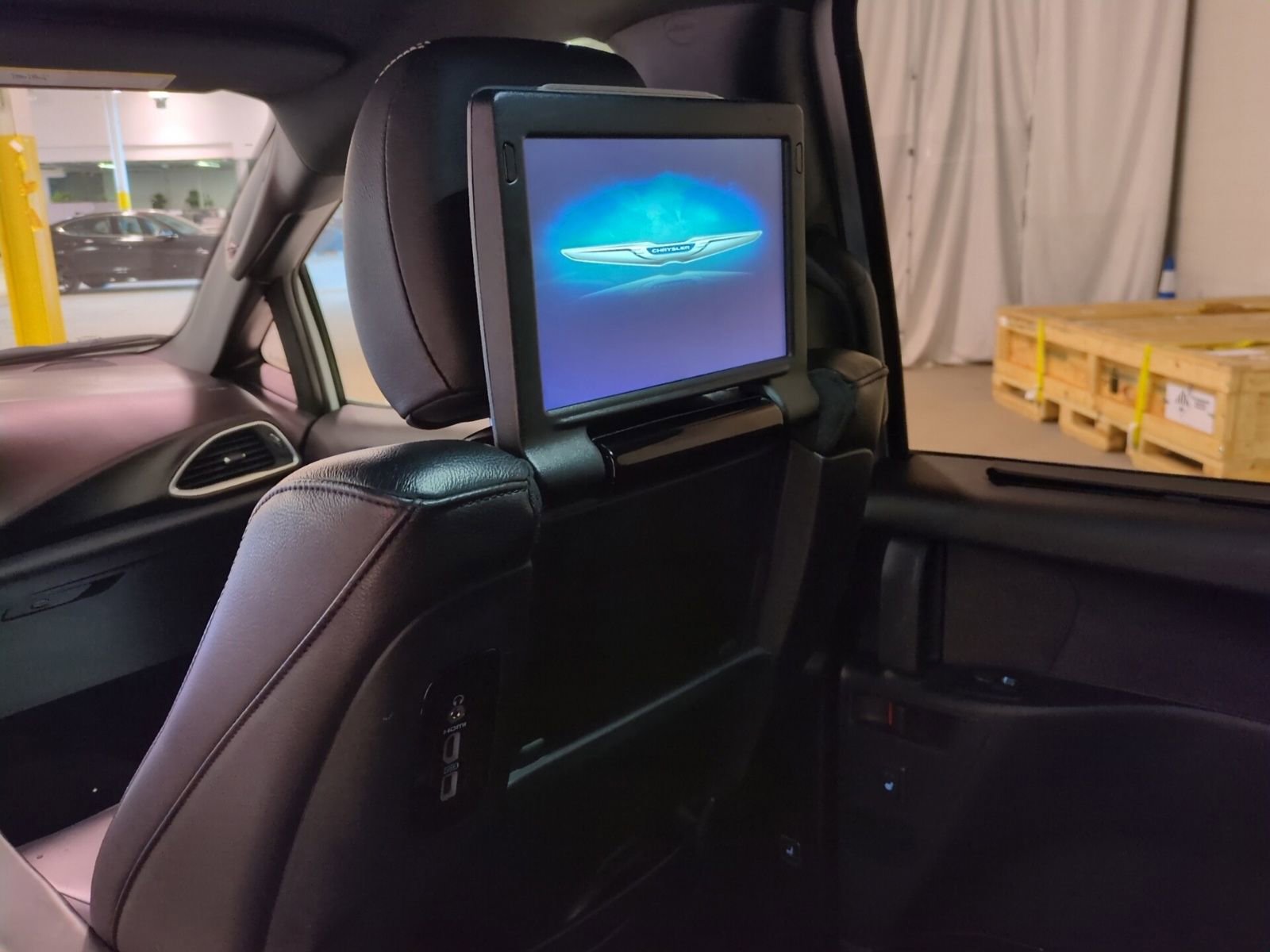 Used 2018 Chrysler Pacifica Touring-L Plus w/ S Appearance Package FWD image 16