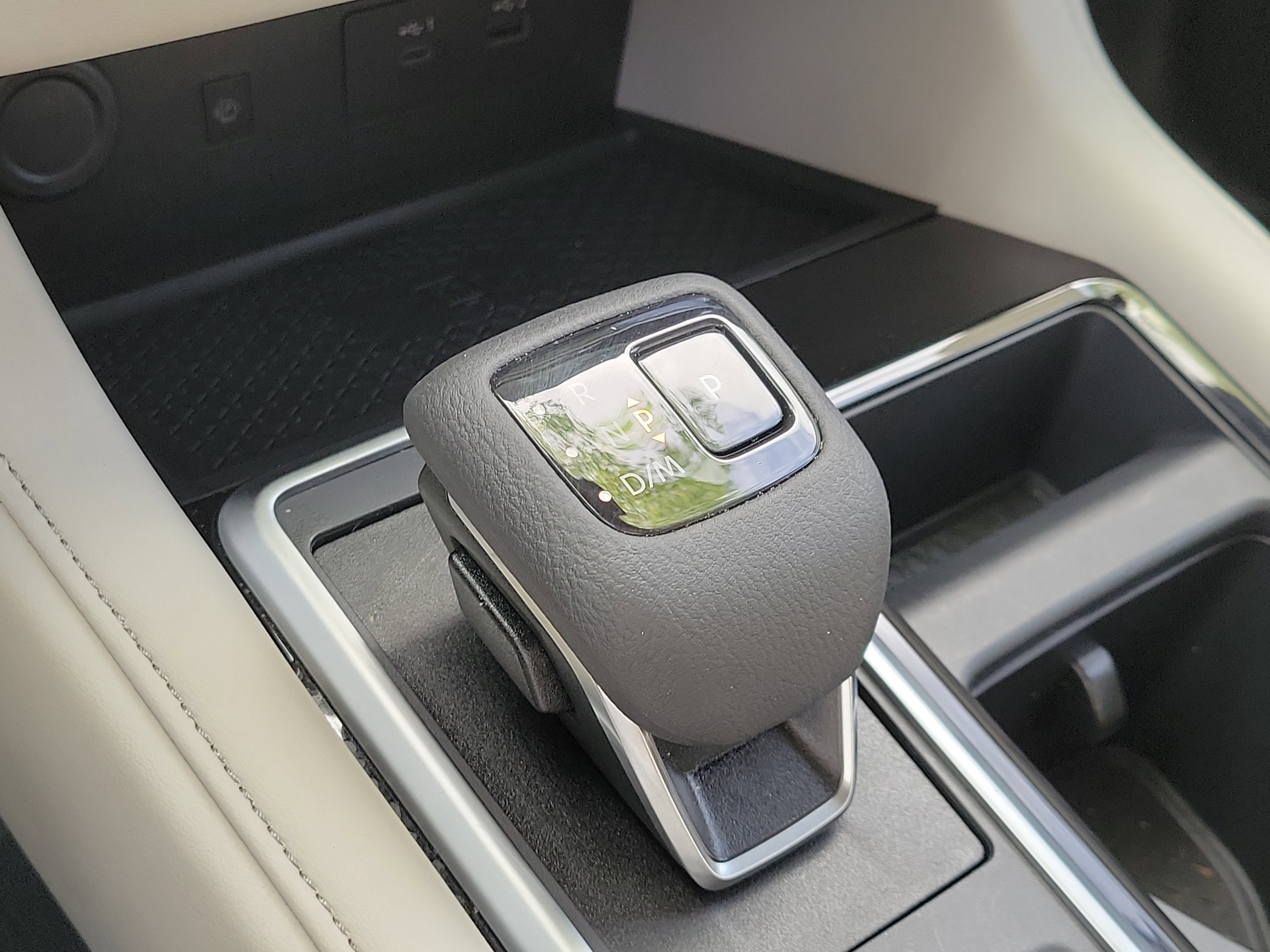 Used 2025 Nissan Pathfinder SL FWD image 34