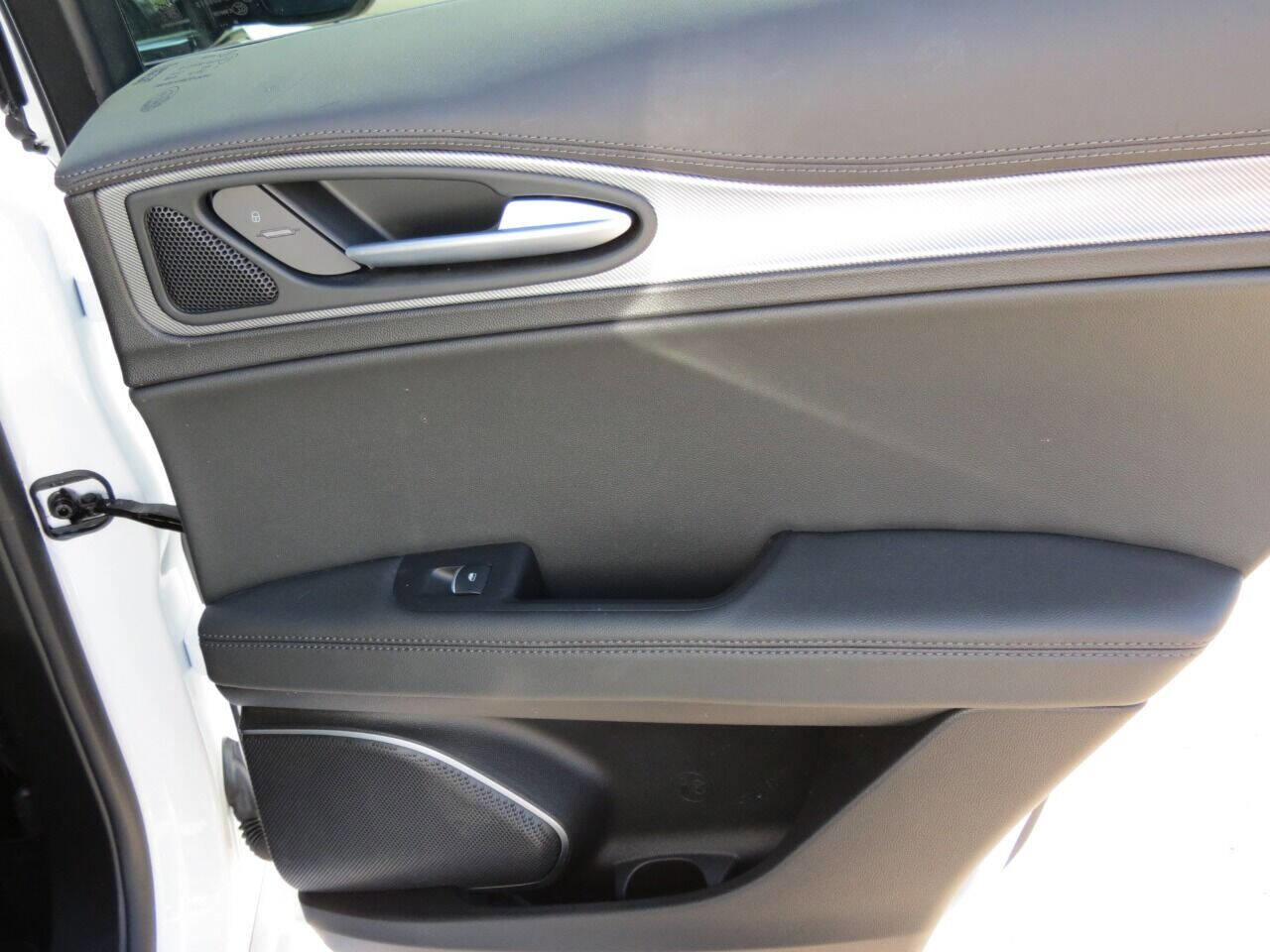 Used 2021 Alfa Romeo Stelvio Ti Sport image 33