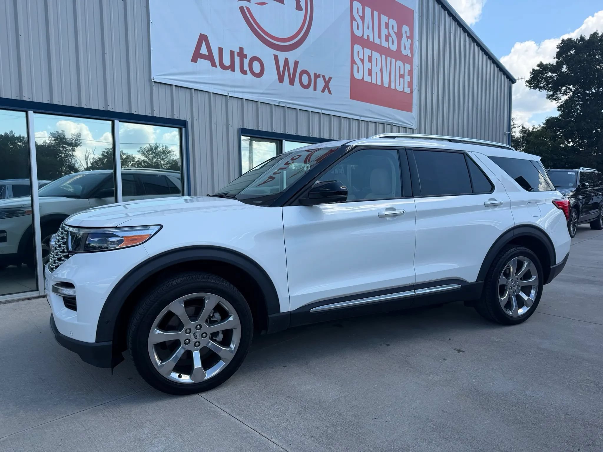 Used 2020 Ford Explorer Platinum w/ Premium Technology Package AWD/4WD image 30