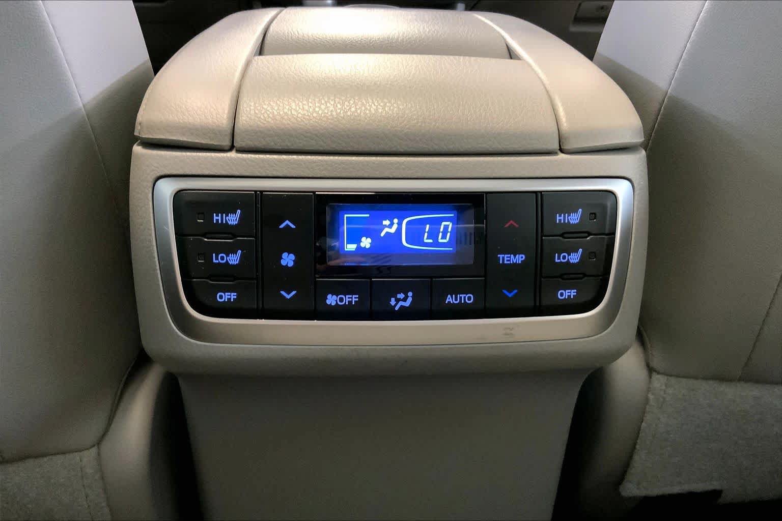 Used 2017 Toyota Highlander Limited Platinum AWD/4WD image 34