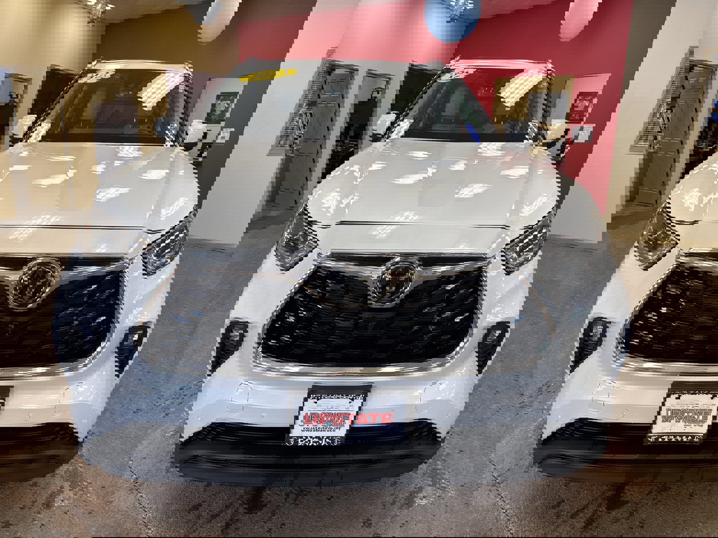 Used 2023 Toyota Highlander Limited image 2