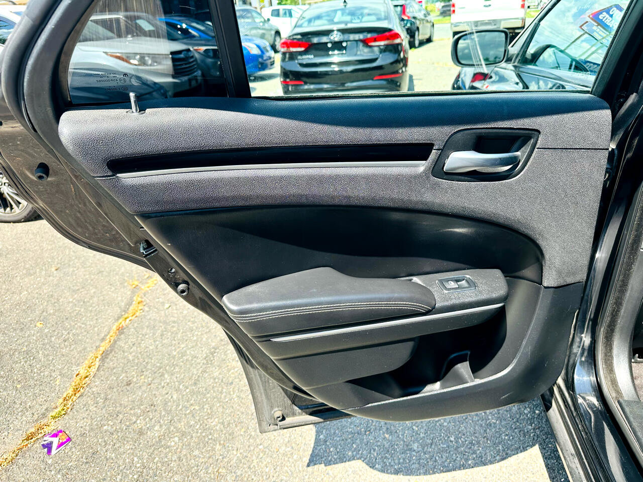 Used 2019 Chrysler 300 S image 29
