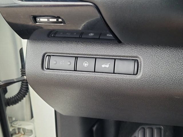 Certified 2023 Nissan Pathfinder SV w/ SV Premium Package AWD/4WD image 23