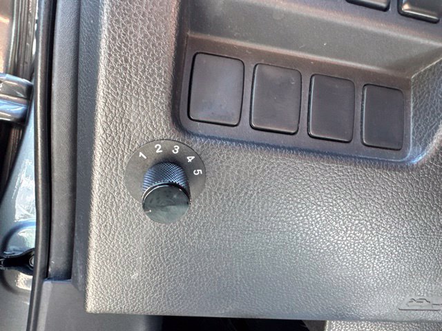 Used 2018 Nissan Titan SV AWD/4WD image 27