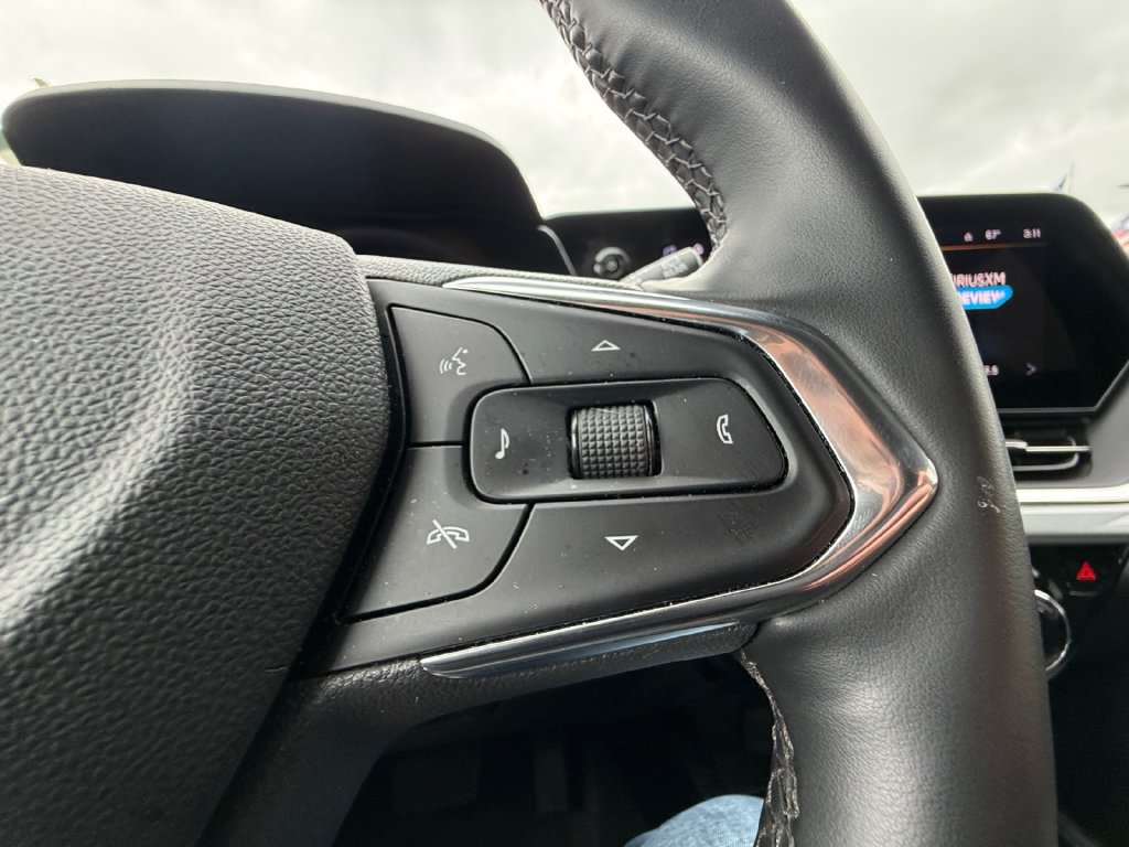 Used 2025 Chevrolet Trax LT w/ LT Convenience Package FWD image 17