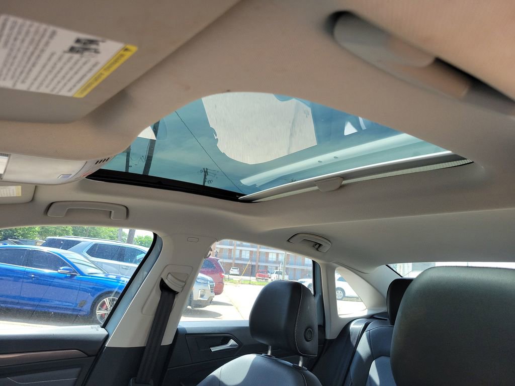 Used 2025 Volkswagen Jetta SEL FWD image 11